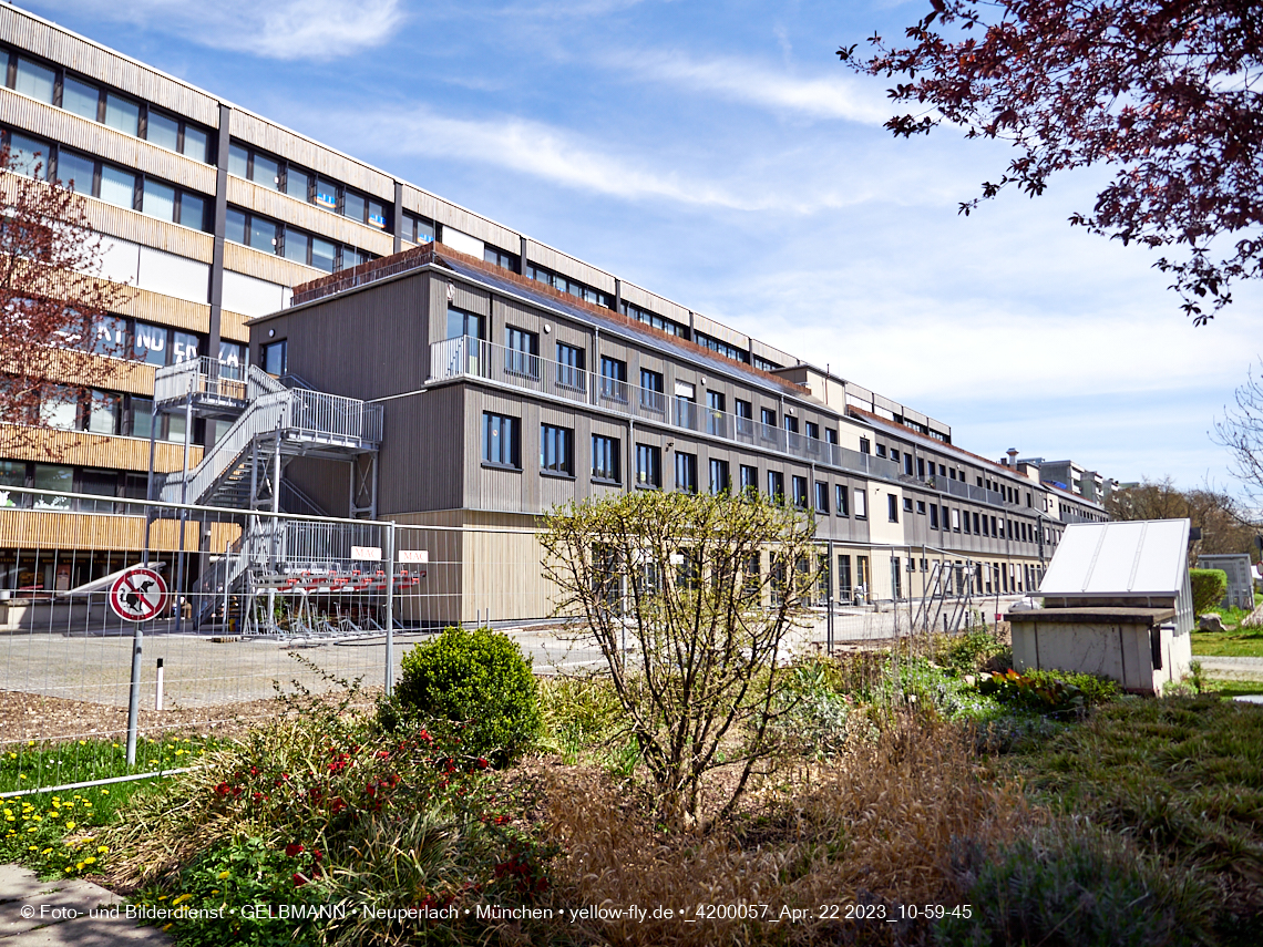 22.04.2023 - Baustelle Montessori Schule im Plettzentrum in Neuperlach